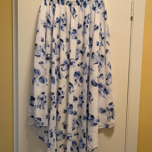 Club Monaco Handkerchief Skirt 🔴 - Picture 6 of 12